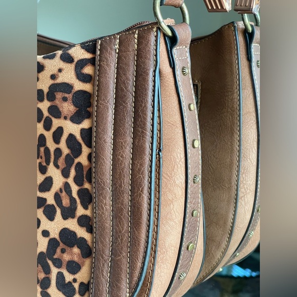 NWT Justin Shoulder Bag Cheetah Print W/Brown Trim Women’s Concealed Carry Bag - Picture 4 of 14